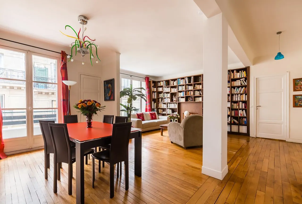 Veeve - Luxembourg Chic Apartment Paris
